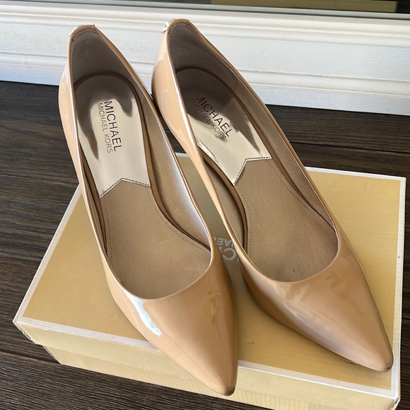 Michael Kors Shoes - Euc Michael kors nude heels